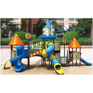 Mittlerer Kinderschlossspielplatz im Freien (HF-15702)