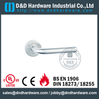 Manija de madera de acero inoxidable 304 19 mm con forma de tubo hueco en forma de L con EN1906-DDTH010