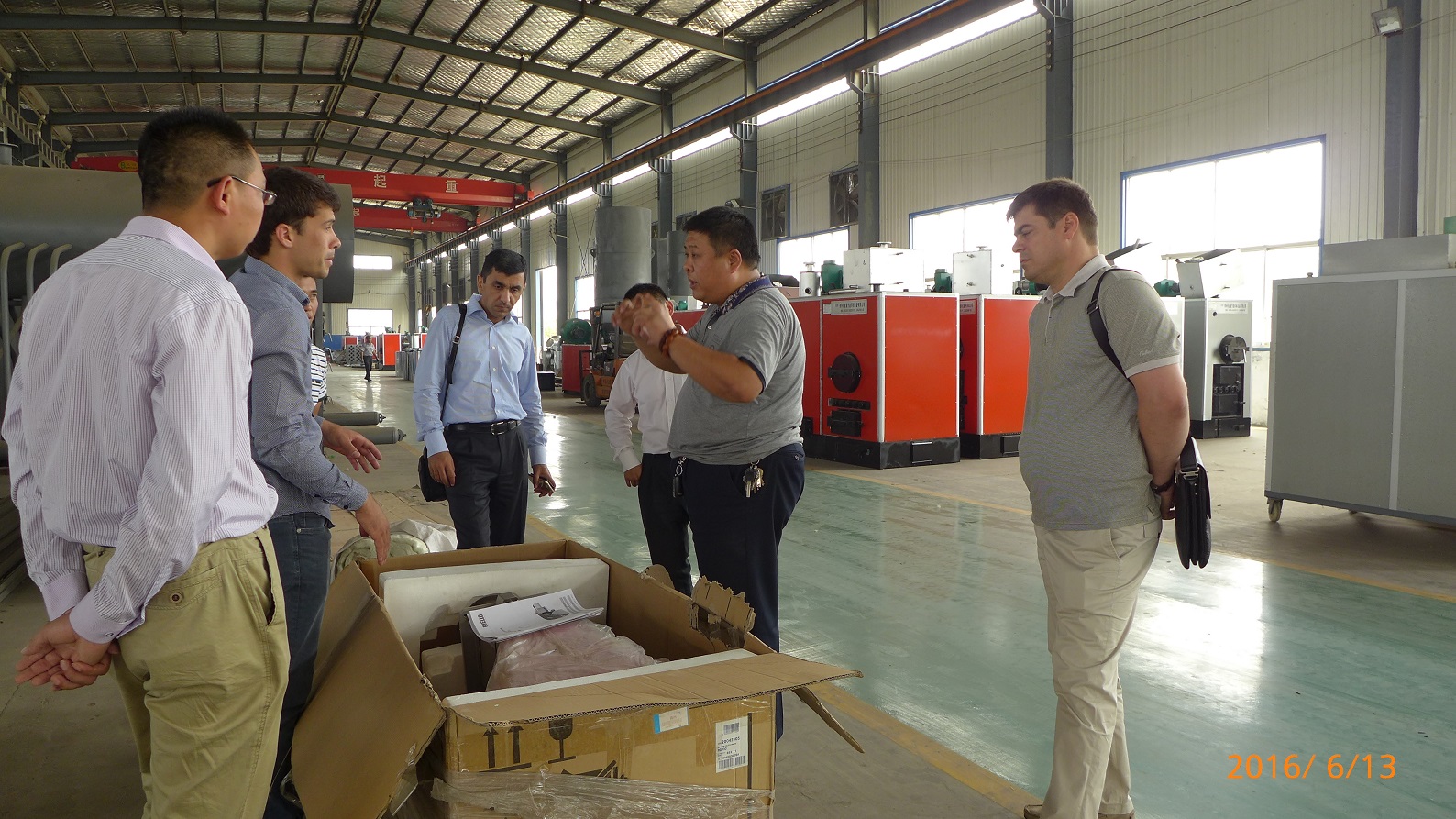 Client inspect ventilation and cooling equipment in workshop of Jindun Co