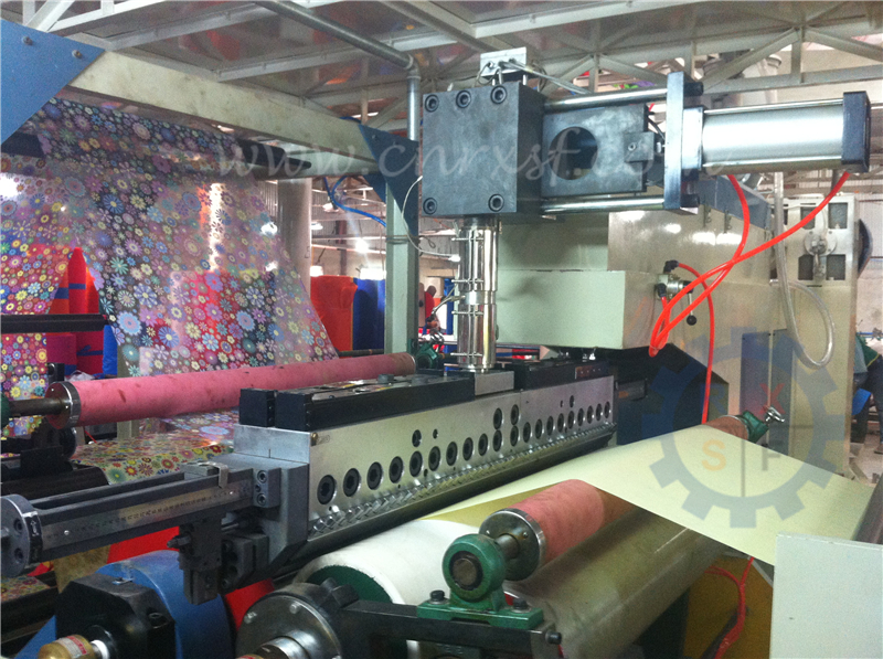 T-mourir pour la machine feuilletante d'extrusion