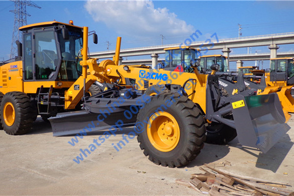 Customer order XCMG motor grader GR165 with rear ripper