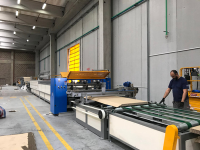Máquina de estratificação contínua da placa de papel do favo de mel para o painel