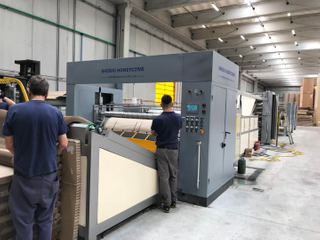 Fácil operar la máquina de fabricación de papel de nido de abeja automática completa