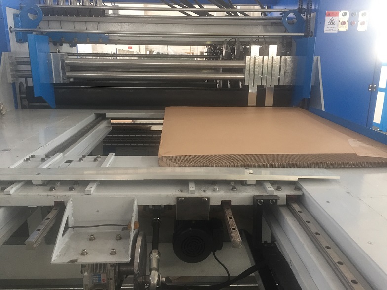 M&aacute;quina de corte de cart&atilde;o de favo de mel