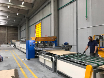 Wuxi Shenxi Honeycomb instalado segunda máquina de favo de mel núcleo e máquina de painel de favo de mel na Itália