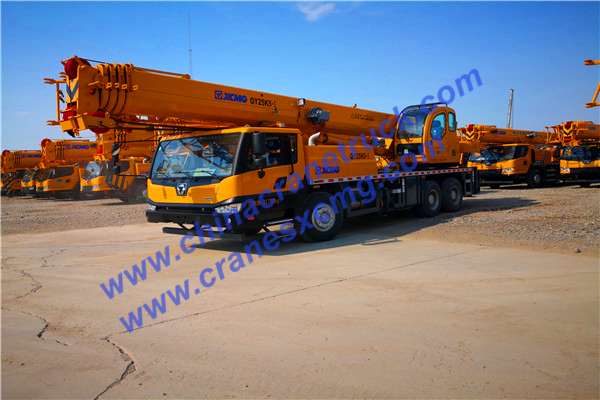 Customer order XCMG 25 ton truck crane